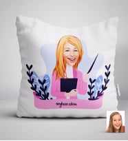 BK Gift Kişiye Özel Bayan Sınıf Öğretmeni Karikatürlü Beyaz Yastık-2