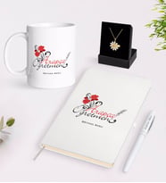 BK Gift Kişiye Özel Arapça Öğretmeni Beyaz Kupa Defter Kalem ve İsimli Papatya Kolye Hediye Seti-1 (Model 1)