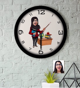 BK Gift Kişiye Özel Bayan Öğretmen Karikatürlü Ahşap Duvar Saati-7 (Beyaz)
