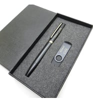 Wings CS103 İsme Özel 16Gb. Usb Bellek + İsme Özel Mat Siyah Tükenmez Kalem Seti