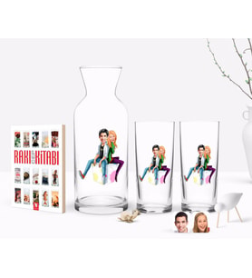 BK Gift Kişiye Özel Renkli Baskılı Sevgililer Karikatürlü İkili Rakı Bardağı Karaf ve Cep Kitabı Hediye Seti-35 (Model 1)