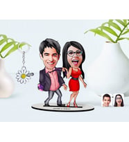 BK Gift Kişiye Özel Sevgililer Karikatürlü 3D Ahşap Biblo ve İsimli Silver Papatya Anahtarlık-4 (Model 1)