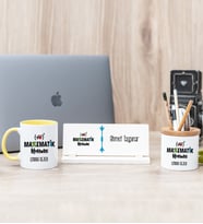 Matematik Öğretmeni Sarı Kupa Bardak Kalemlik Ve Masa İsimliği Hediye Seti