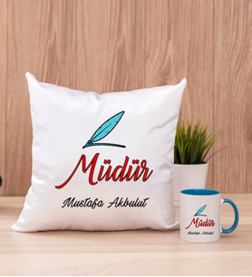 Müdür Kare Yastık ve Mavi Kupa Bardak