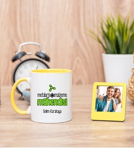 Metalurji ve Malzeme Mühendisi Sarı Kupa Bardak ve Sarı Mini Fotoğraf Çerçevesi