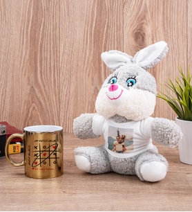 Aşk Her Zaman Kazanır Gold Kupa Bardak ve Peluş Tavşan