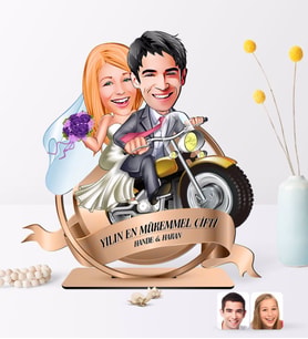 BK Gift Kişiye Özel Yılın En Mükemmel Çifti Karikatürlü 3D Ahşap Biblo Plaket-73 (Beyaz)