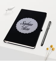 BK Gift Kişiye Özel Kabartma Plakalı Siyah Defter Kalem Set