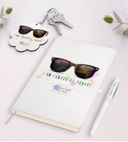 BK Gift Kişiye Özel Okulda Ünlüyüm Beyaz Defter Kalem ve Anahtarlık Hediye Seti-1 (Model 1)