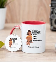 İyi Dostlar Biriktirdim Kırmızı Kupa Bardak ve Anahtarlık Set
