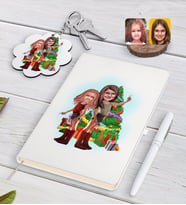 BK Gift Kişiye Özel Yeni Yıl Kız Kardeşler Karikatürlü Beyaz Defter Kalem ve Anahtarlık Hediye Seti-2 (Model 1)