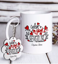 BK Gift Kişiye Özel Yılın En Güzel Sevgilisi Beyaz Kupa ve Anahtarlık Hediye Seti (Model 1)