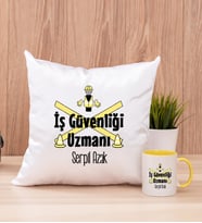 İş Güvenliği Uzmanı Kare Yastık ve Sarı Kupa Bardak