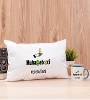 Muhasebeci Dikdörtgen Yastık ve Mavi Kupa Bardak