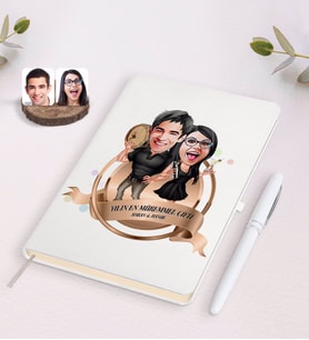 BK Gift Kişiye Özel Yılın En Mükemmel Çifti Karikatürlü Beyaz Defter ve Kalem Hediye Seti-18