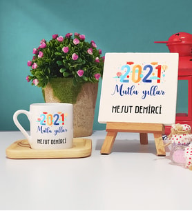 Mutlu Yıllar 2021 Yılbaşı Hediyesi Ahşap Altlıklı Türk Kahvesi Fincanı ve Dekoratif Taş Baskı