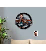 BK Gift Kişiye Özel Plakalı Erkek Peugeot 3008 Karikatürlü Ahşap Duvar Saati-2 (Beyaz)