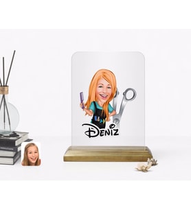 BK Gift Kişiye Özel Kadın Kuaför Karikatürlü Ahşap Standlı Çerçeve (Beyaz)
