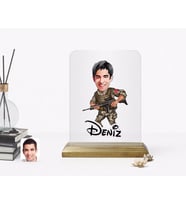 BK Gift Kişiye Özel Asker Karikatürlü Ahşap Standlı Çerçeve-1 (Beyaz)