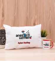 Anestezi Uzmanı Dikdörtgen Yastık ve Kırmızı Kupa Bardak