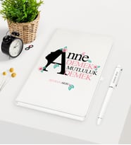 BK Gift Kişiye Özel Anne Demek Mutluluk Demek Beyaz Defter Kalem Seti