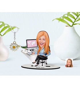 BK Gift Kişiye Özel Kadın Genel Müdür Karikatürlü 3D Ahşap Biblo ve İsimli Gold Papatya Anahtarlık-1 (Model 1)