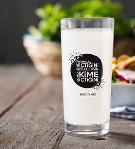 BK Gift Kişiye Özel Renkli Baskılı Önce Kiminle İçtiğini Bileceksin Rakı Bardağı-3 (Beyaz)