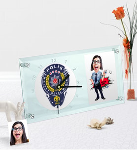 BK Gift Kişiye Özel Bayan Polis Karikatürlü Masaüstü Cam Saat (Beyaz)