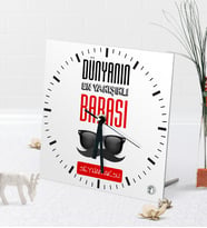BK Gift Kişiye Özel Dünyanın En Yakışıklı Babası Masaüstü Kare Cam Saat-2 (Beyaz)