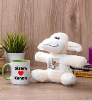 Sevgililere Özel İsim Yazılı Yeşil Kupa Bardak ve Peluş Koyun
