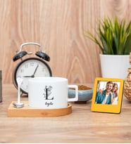 Baş Harfli Çiçek Tasarım Fincan ve Turuncu Mini Fotoğraf Çerçevesi
