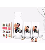 BK Gift Kişiye Özel Renkli Baskılı Sevgililer Karikatürlü İkili Rakı Bardağı Karaf ve Cep Kitabı Hediye Seti-17 (Model 1)