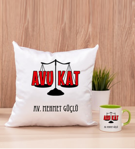 Avukat Kare Yastık ve Yeşil Kupa Bardak