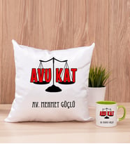 Avukat Kare Yastık ve Yeşil Kupa Bardak
