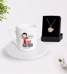 BK Gift Kişiye Özel Çince Öğretmeni Türk Kahvesi Fincanı ve İsimli Papatya Kolye Hediye Seti (Model 1)