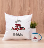 Tıbbi Sekreter Kare Yastık ve Mavi Kupa Bardak