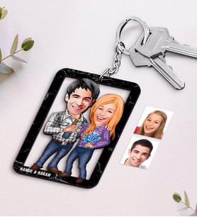 BK Gift Kişiye Özel İsimli Sevgililer Karikatürlü Ahşap Anahtarlık-50 (Beyaz)