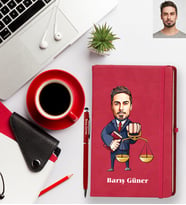Kişiye Özel Avukat Karikatürlü Kırmızı Defter Kalem Hediye Seti Bay-3