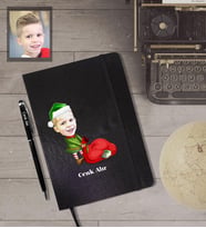 Kişiye Özel Yılbaşı Çocuk Karikatürlü Siyah Defter Kalem Hediye Seti Model-1