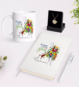 BK Gift Kişiye Özel Dünyanın En İyi Öğretmeni Beyaz Kupa Defter Kalem ve İsimli Papatya Kolye Hediye Seti-27 (Model 1)