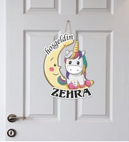 Meşgalem Aya Oturmuş Minik Unicorn Temalı Kişiye Özel Kapı Süsü