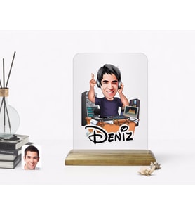 BK Gift Kişiye Özel Erkek Radyocu Karikatürlü Ahşap Standlı Çerçeve (Beyaz)