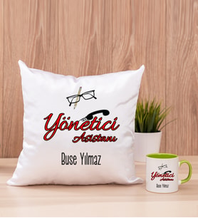 Yönetici Asistanı Kare Yastık ve Yeşil Kupa Bardak