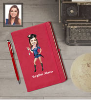 Kişiye Özel Polis Karikatürlü  Kırmızı Defter Kalem Hediye Seti Bayan-3