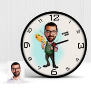 BK Gift Kişiye Özel Ressam Karikatür Ahşap Duvar Saati  1