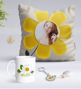 BK Gift Kişiye Özel Fotoğraflı Papatya Yastık Kupa Papatya Kolye ve Gold Anahtarlık Seti-4 (Model 1)
