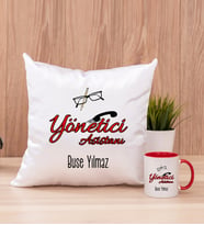 Yönetici Asistanı Kare Yastık ve Kırmızı Kupa Bardak