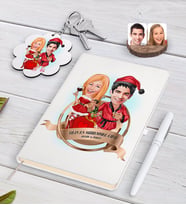 BK Gift Kişiye Özel Yılın En Mükemmel Çifti Karikatürlü Beyaz Defter Kalem ve Anahtarlık Hediye Seti-65 (Model 1)