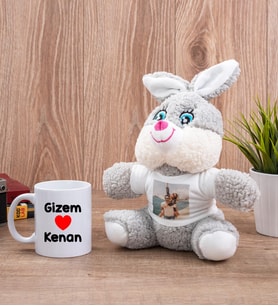 Sevgililere Özel İsim Yazılı Beyaz Kupa Bardak ve Peluş Tavşan