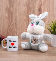Sevgililere Özel İsim Yazılı Beyaz Kupa Bardak ve Peluş Tavşan